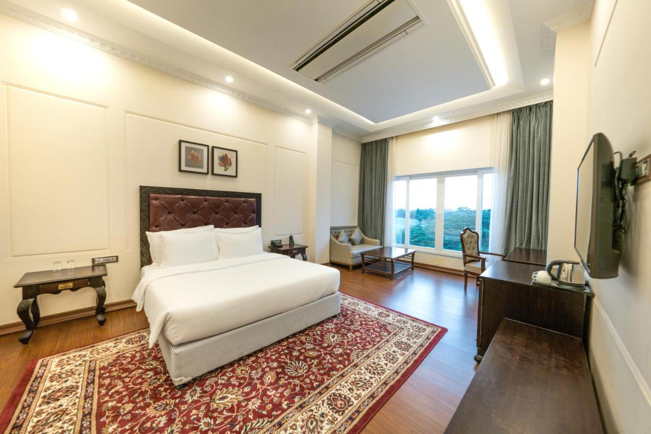 Fairway Golf & Lake Resort Naya Raipur Εξωτερικό φωτογραφία